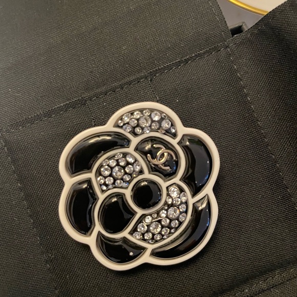 CHANEL TIMELESS ENAMEL CC CAMELLIA BROOCH - Picture 3 of 14